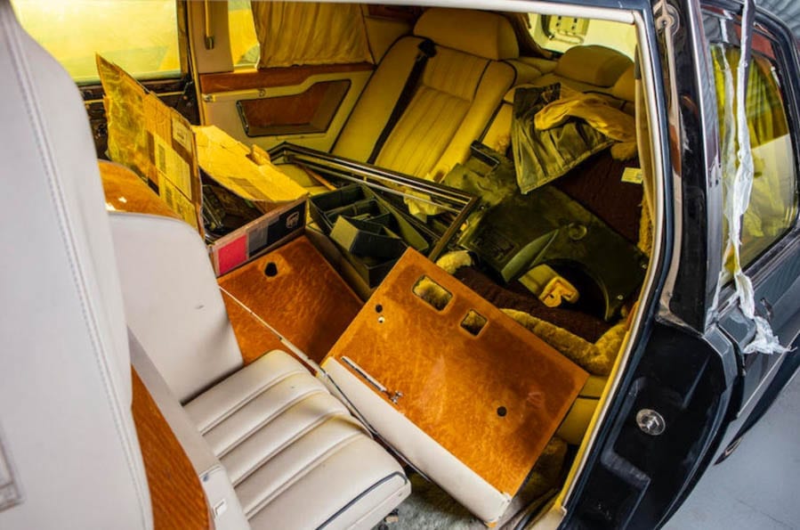 A Touring Tip – 1998 Rolls-Royce Silver Spur limo to be auctioned – Extra-long wheelbase 1998 Rolls-Royce Silver Spur armoured touring limousine used in Equatorial Guinea for sale for a knock down price by Bonhams on 29th September 2019 at Cheserex, Switzerland – The car will be offered without reserve at an estimate of £20,000 to £37,000 (CHF 25,000 to CHF 45,000, $24,600 to $45,000, €22,500 to €41,600 or درهم90,300 to درهم167,000).