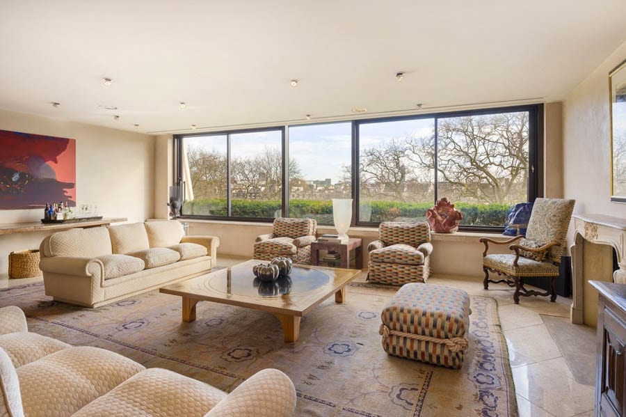 A Sloane Home – Fourth floor penthouse, 90 Eaton Square, Belgravia, London, SW1W 9AG – For sale through Strutt & Parker for £27.5 million ($36.6 million, €31 million or درهم134.5 million) – Part of building that home of Sir William Gilbert (1836 – 1911) from 1907 until 1911 and presented as a 1980s timewarp