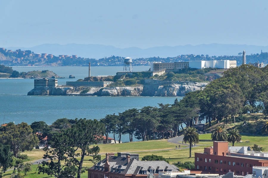 Parked in Pacific Heights – 2190 Vallejo Street, Pacific Heights, San Francisco, California, CA 93123, United States of America – Reduced in price from £7.51 million ($9.75 million, €8.23 million or درهم35.81 million) to £6.5 million ($8.5 million, €7.2 million or درهم31.2 million) through Michael King Estates. Designed by Edgar Mathews.