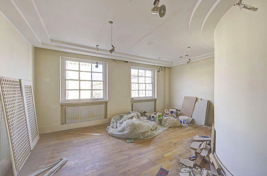 A £5m Fixer Upper – Unmodernised third floor flat in Eaton Place, Belgravia, London, SW1X – £4.95 million ($6.16 million, €5.84 million or درهم22.64 million) through Knight Frank – Roy Brooks Brothel in Pimlico