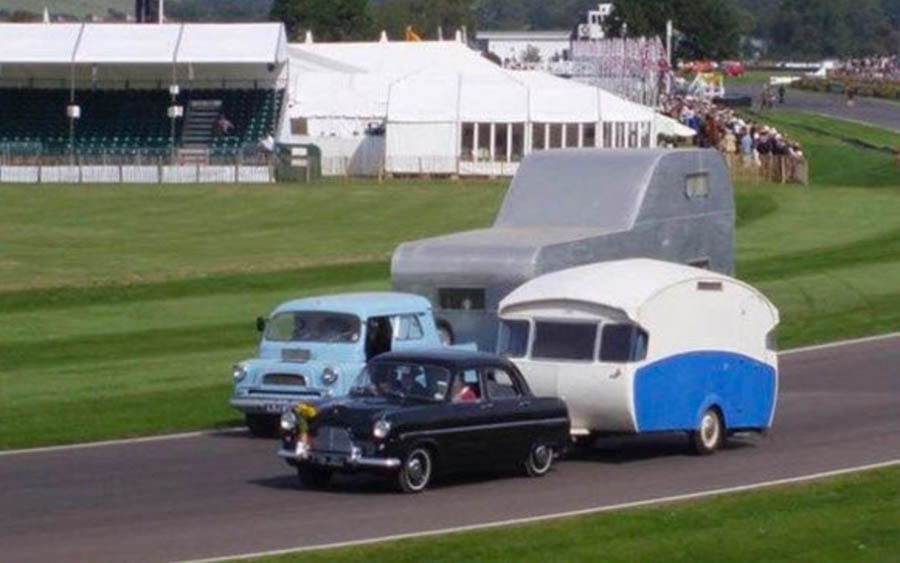 The King of Caravans – One-of-a-kind “big caravan-house” with patio on the roof for sale for £30,000 ($38,500, €33,200 or درهم141,500); the current owner bought it for just £1 and spent £70,000 restoring it – For sale through RM English estate agents in York.