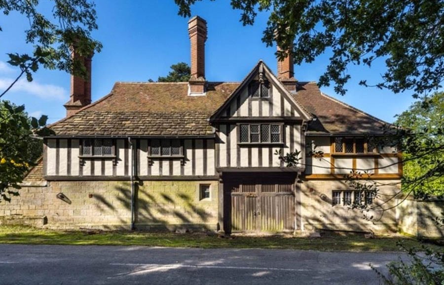 A Wholesome House – Chownes Mead, Chownes Mead Lane, Cuckfield, Haywards Heath, West Sussex, RH16 4BS – For sale with Savills for £5.75 million ($7.17 million, €6.77 million or درهم26.33 million) – The Rt. Hon. The Lord Woolton CH, PC (1883 – 1964) – Kleinwort banking family