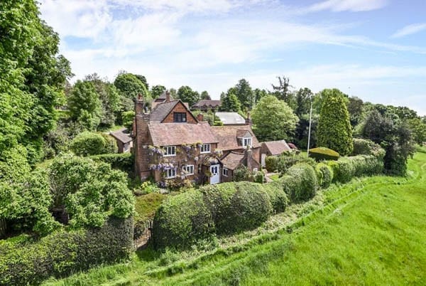 Locking up a constable – Cottage for sale with a cell – Constables Cottage, Dog Kennel Lane, Chorleywood Common, Chorleywood, Rickmansworth, Hertfordshire, WD3 5EL – £1.5 million or $2 million or €1.8 million – John Roberts & Co.