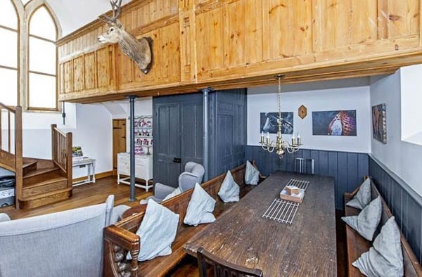 Balancing Bedrooms – Hildon House, Beech Tree Walk, Broughton, Test Valley, Hampshire, SO20 8DQ – For sale through Knight Frank for £2.5 million ($3.1 million, €2.9 million or درهم11.4 million) – Former coach house to Rose Hill