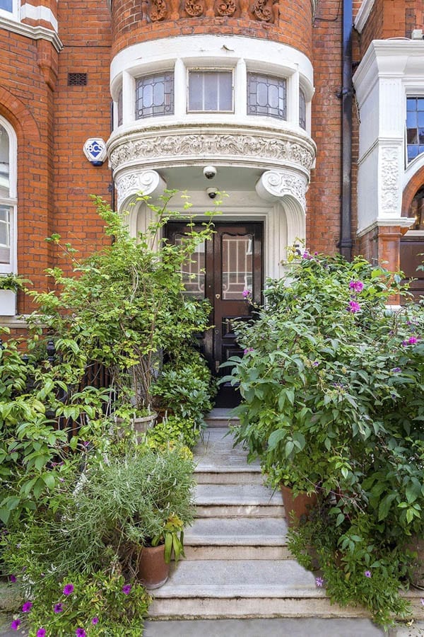 One Bed Excess – One bedroom flat in Cadogan Gardens, London, SW3 – Russell Simpson – £3.25 million ($4.1 million or €3.7 million or درهم‎‎,14.9 million)