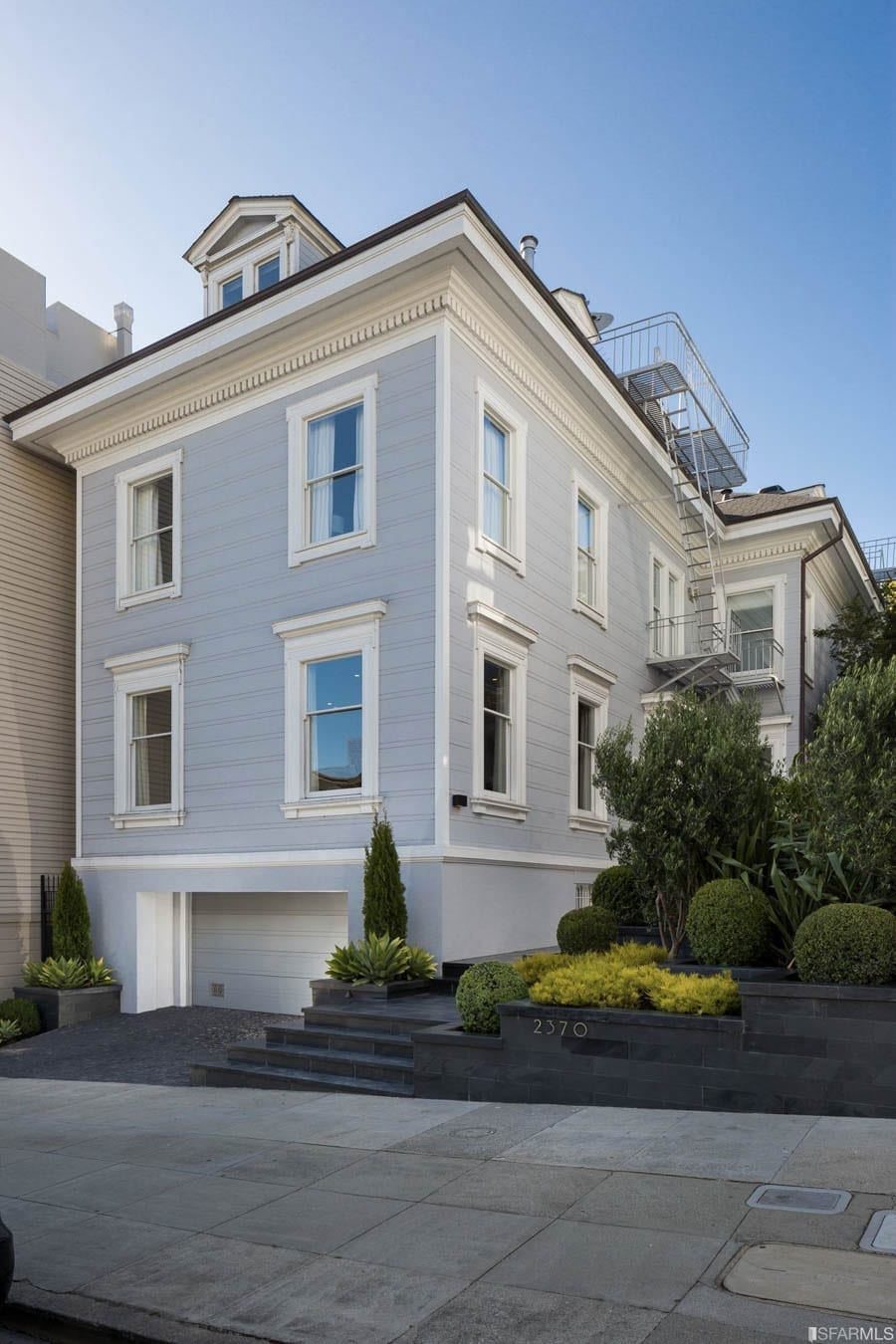 Peaking in Pacific Heights – 2370 Washington Street, Pacific Heights, San Francisco, California, CA 94115, United States of America – For sale for $10.5 million today (£8.2 million, €9.3 million or درهم38.6 million) through Neal Ward Properties