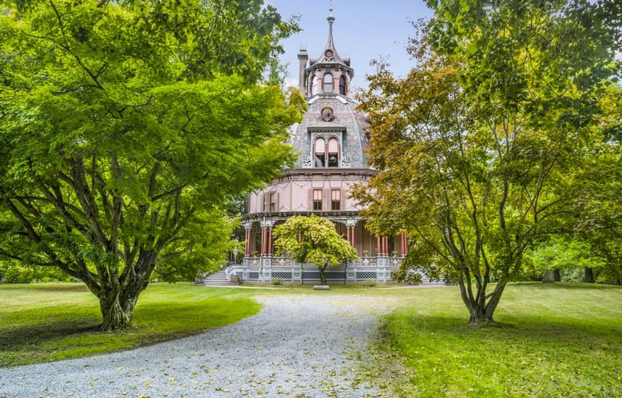 The Icing on the Cake – Armour-Stiner Carmer Octagon House, 45 West Clinton Avenue, Irvington, Westchester County, New York, NY 10533, United States of America – To rent for £30,300 per month ($40,000, €33,200 or درهم147,000 per month) through William Pitt Sotheby′s International Realty
