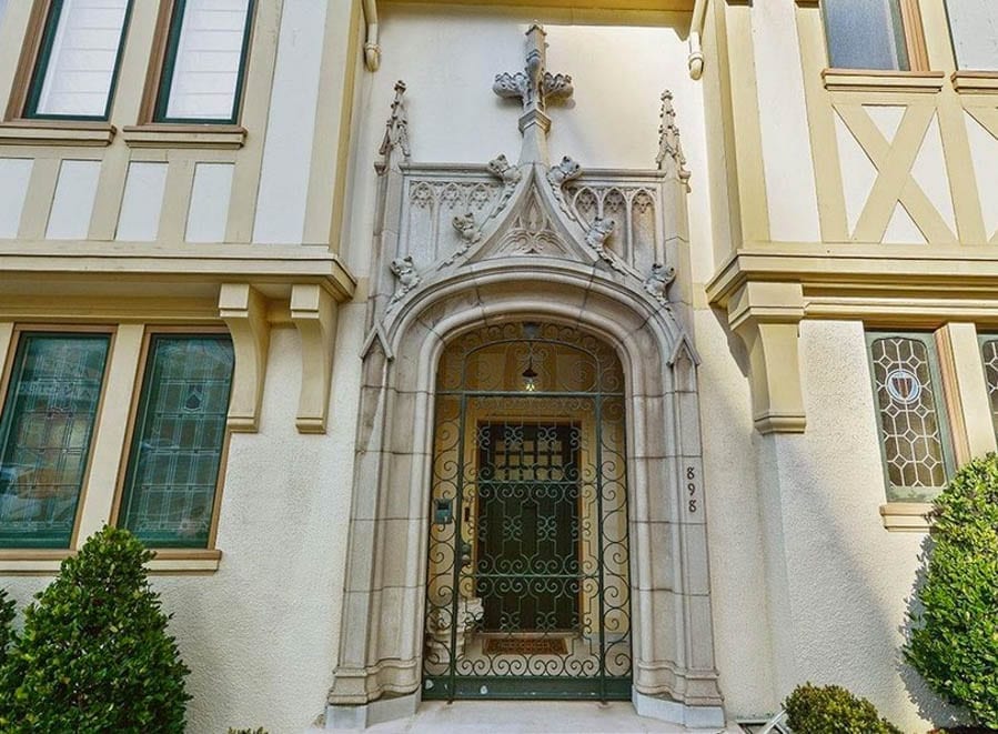 A Caged Crib – 898 Francisco Street, Russian Hill, San Francisco, California, CA 94109, United States of America – Former home of actor Nicolas Cage – For sale for £8.8 million ($12 million, €10 million or درهم44.1 million) for the main house plus £2.6 million ($3.5million, €2.9 million or درهم12.9 million) for the adjoining plot – Total price: £11.4 million – Listed by Debi Dicello of Sotheby’s International Realty.