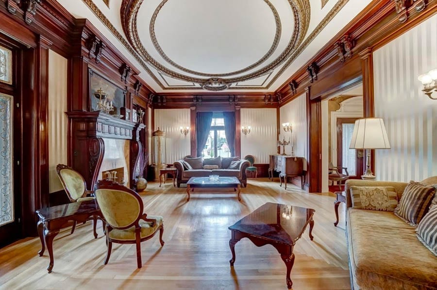 Clocks & Crime – ($599,000 €545,000 or درهم2.2 million) for Herschede Mansion, 3886 Reading Road, North Avondale, Cincinnati, Ohio, OH 45229, United States of America – For sale through agents Coldwell Banker West Shell – Italian Renaissance style mansion in Cincinnati, Ohio for sale; it was built for a clockmaker, home to Burt Reynolds’ first wife Judy Carne’s lawyer and more recently a convicted sexual offender named Ian D. Reynolds.