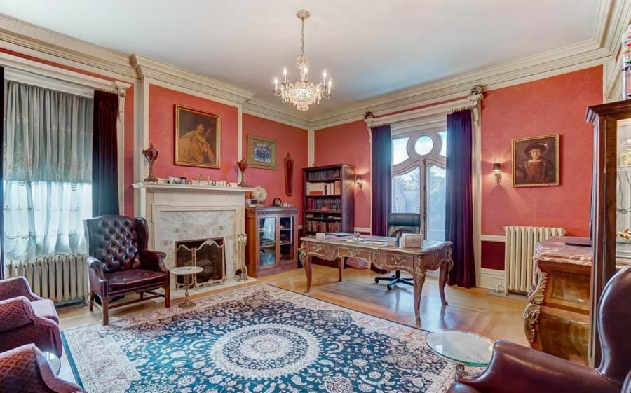 Clocks & Crime – ($599,000 €545,000 or درهم2.2 million) for Herschede Mansion, 3886 Reading Road, North Avondale, Cincinnati, Ohio, OH 45229, United States of America – For sale through agents Coldwell Banker West Shell – Italian Renaissance style mansion in Cincinnati, Ohio for sale; it was built for a clockmaker, home to Burt Reynolds’ first wife Judy Carne’s lawyer and more recently a convicted sexual offender named Ian D. Reynolds.