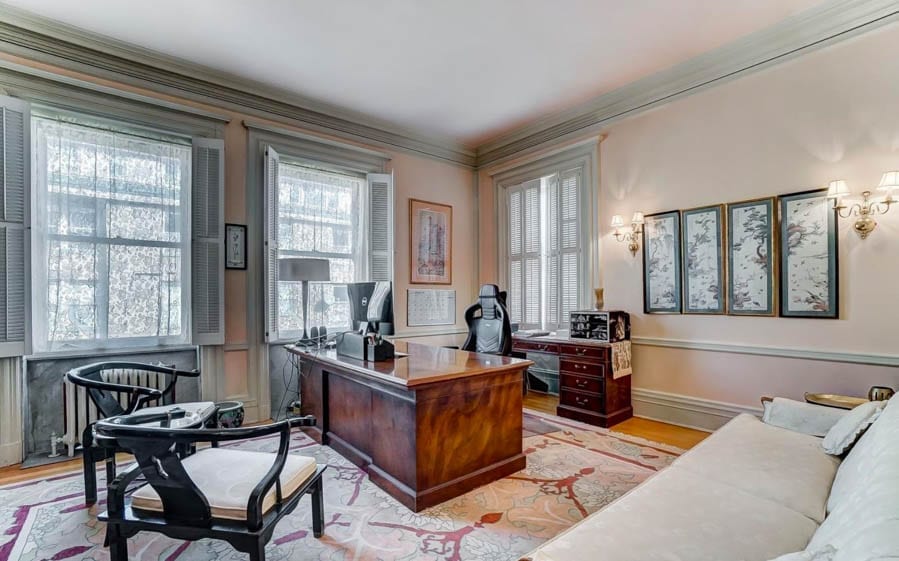 Clocks & Crime – ($599,000 €545,000 or درهم2.2 million) for Herschede Mansion, 3886 Reading Road, North Avondale, Cincinnati, Ohio, OH 45229, United States of America – For sale through agents Coldwell Banker West Shell – Italian Renaissance style mansion in Cincinnati, Ohio for sale; it was built for a clockmaker, home to Burt Reynolds’ first wife Judy Carne’s lawyer and more recently a convicted sexual offender named Ian D. Reynolds.