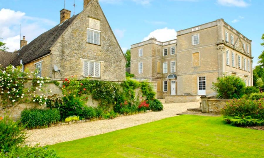 A Magnificent Manor – £8.5 million ($10.9 million, €10 million or درهم40.2 million) for Hinwick House, Podington, Wellingborough, Bedfordshire, NN29 7JE, United Kingdom through agents Savills – Grade I listed Queen Anne manor house in Bedfordshire for sale for a sum 41% lower than it was offered for in 2016.