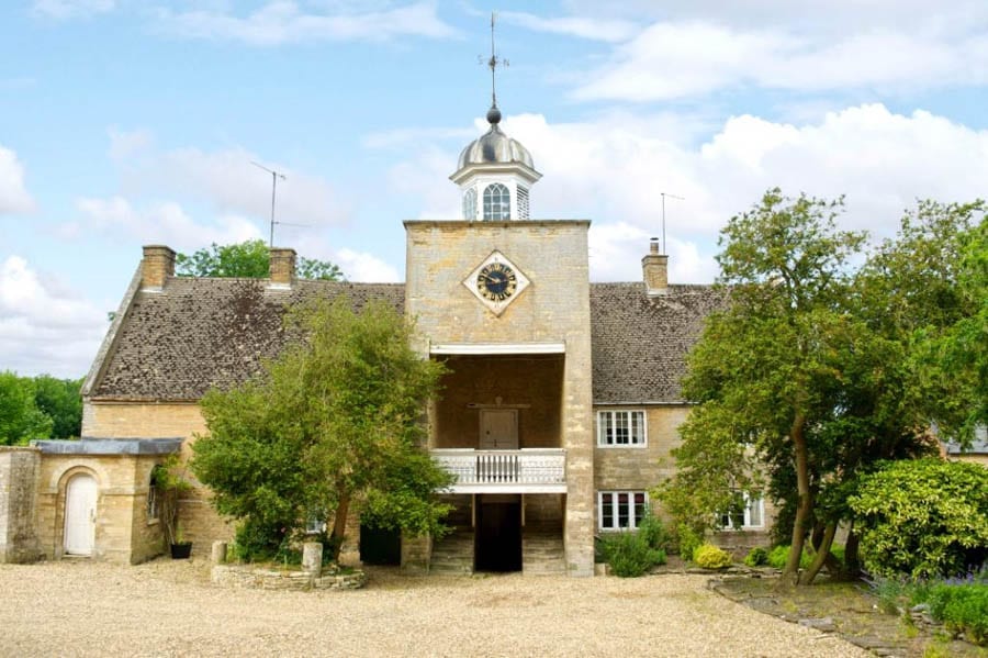 A Magnificent Manor – £8.5 million ($10.9 million, €10 million or درهم40.2 million) for Hinwick House, Podington, Wellingborough, Bedfordshire, NN29 7JE, United Kingdom through agents Savills – Grade I listed Queen Anne manor house in Bedfordshire for sale for a sum 41% lower than it was offered for in 2016.