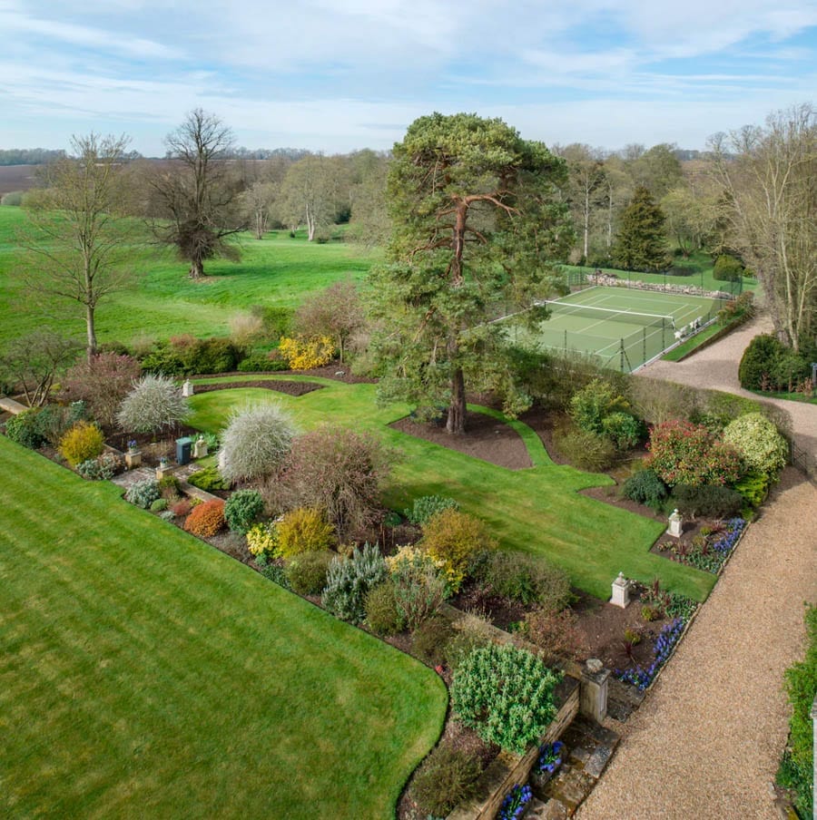 A Magnificent Manor – £8.5 million ($10.9 million, €10 million or درهم40.2 million) for Hinwick House, Podington, Wellingborough, Bedfordshire, NN29 7JE, United Kingdom through agents Savills – Grade I listed Queen Anne manor house in Bedfordshire for sale for a sum 41% lower than it was offered for in 2016.