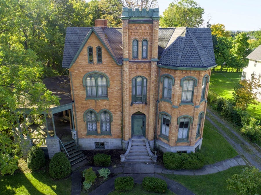 An Electric Mansion - £37,000 for 113 North Street, Auburn, New York – Victorian New York state mansion in the area where the world’s first execution by electric chair occurred goes on sale for just £37,000 –James Seymour Mansion, 113 North Street, Auburn, Cayuga County, New York, NY 13021, United States of America – For sale for £37,000 ($50,000, €45,000 or درهم184,000) with a deadline of 5pm on Wednesday 18th December 2019 through Michael DeRosa.