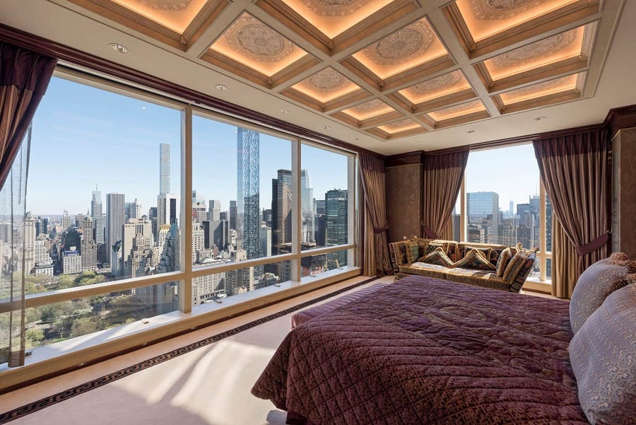 Trump Gold – Gaudy apartment #47BC, Trump International Hotel and Tower, One Central Park West, 15 Columbus Circle, Upper West Side, New York, NY 10023 – £27.6 million ($34.5 million, €32.4 million or درهم126.7 million) through Knight Frank – Reduced from £32 million ($40 million, €37.6 million or درهم146.9 million)