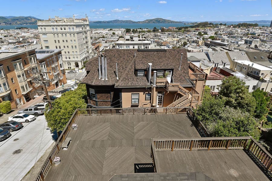 Parked in Pacific Heights – 2190 Vallejo Street, Pacific Heights, San Francisco, California, CA 93123, United States of America – Reduced in price from £7.51 million ($9.75 million, €8.23 million or درهم35.81 million) to £6.5 million ($8.5 million, €7.2 million or درهم31.2 million) through Michael King Estates. Designed by Edgar Mathews.