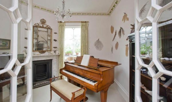 Fun at Faringdon – Faringdon House, Faringdon, Oxfordshire, SN7 8AE – To rent for £12,000 per month ($15,400, €14,200 or درهم56,700) through Knight Frank – Home of writer Sofka Zinovieff, former home of eccentrics 14th Lord Berners and Robert ‘The Mad Boy’ Heber-Percy, built for poet Sir Henry Pye.