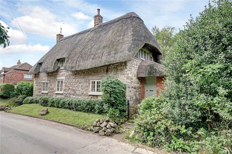 Chocolate Box Perfection – The Old Cottage, Ogbourne St. Andrew, Marlborough, Wiltshire, SN8 1SB – For sale with Hamptons International for £630,000 ($786,000, €743,000 or درهم2.9 million)