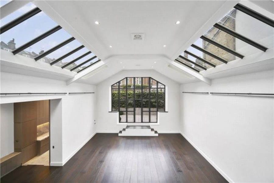 A Blank Canvas – 28 Mallord Street, Chelsea, London, SW3 6DU – To rent for £9,500 per week ($11,800, €11,100 or درهم43,500 per week) through Aylesford – Built for artist Augustus John (1878 – 1961) and later home to Dame Gracie Fields OBE (1898 – 1979)