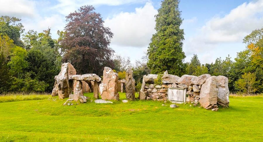 In the Round – Templecombe House, Wargrave Road, Henley-on-Thames, Oxfordshire, RG9 3HU, United Kingdom – C-shaped glass and stone house complete with a Grade II listed set of Druid stones for sale for £7 million ($9.2 million, €7.8 million or درهم33.9 million) through Savills. Neighbour to billionaire fugitive financier Andrey Borodin’s Park Place Estate.