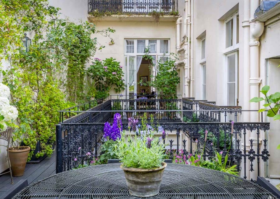 Great Minus Garden – Roos House, 3500 Jackson Street at Locust, Presidio Heights, San Francisco, CA 94118, United States of America – For sale for £12.2 million ($16 million million, €14 million or درهم58.8 million) through Nina Hatvany. Built for Leon and Elizabeth Roos by Bernard Maybeck. Owned by Dr. Jane Schaefer Roos, the widow of Leslie Roos.