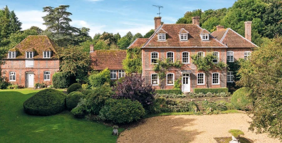 Mind Your Manor – The Manor House, Cholderton, Salibsury, Wiltshire, SP4 0DW – £3.85 million ($4.8 million, €4.5 million or درهم17.7 million)