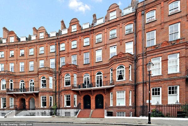 The flat is situated on the favoured western side of Lennox Gardens