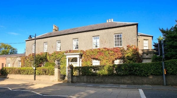 One family from new – The Manor House, 38 High Street, Donaghadee, County Down, Northern Ireland, BT21 0AQ – For sale for the first time since 1620 through Rodgers & Browne – £925,000 ($1.3 million or €1.2 million)