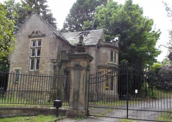 An unlucky mansion – Whinburn Hall, Hollins Lane, Utley, Keighley, West Yorkshire, BD20 6LU – On the market for £1.45 million in 2016; marketed in 2007 for £1.5 million (or the equivalent of £1.88 million today)
