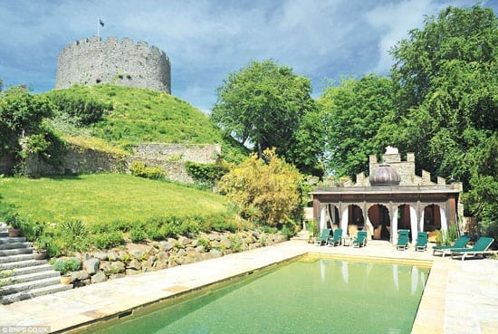 The swimming pool and Norman fortification