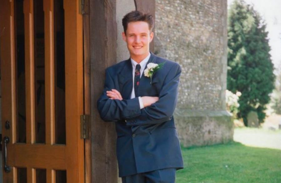 Michael Barrymore – It’s Time For Answers – Stuart Lubbock was MURDERED claims new detective investigating his death in Michael Barrymore’s swimming pool; his father, meanwhile, has his Twitter account suspended.