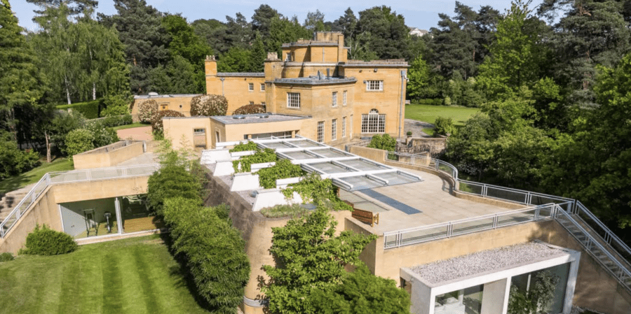 A Poirot Curve – Curve shaped neo-Georgian house that wouldn’t look out of place in an Agatha Christie Poirot novel on the St. George’s Hill estate in Surrey for sale for an extraordinary sum. Hamstone House, South Ridge, St. Georges Hill, Weybridge KT13 0NF, United Kingdom is offered for £16 million ($18.4 million, €17.2million or درهم67.6 million) by agents Beauchamp Estates.