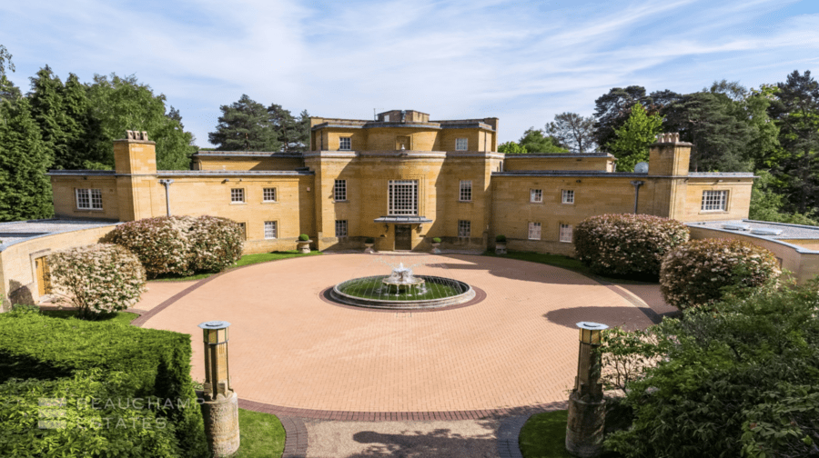 A Poirot Curve – Curve shaped neo-Georgian house that wouldn’t look out of place in an Agatha Christie Poirot novel on the St. George’s Hill estate in Surrey for sale for an extraordinary sum. Hamstone House, South Ridge, St. Georges Hill, Weybridge KT13 0NF, United Kingdom is offered for £16 million ($18.4 million, €17.2million or درهم67.6 million) by agents Beauchamp Estates.