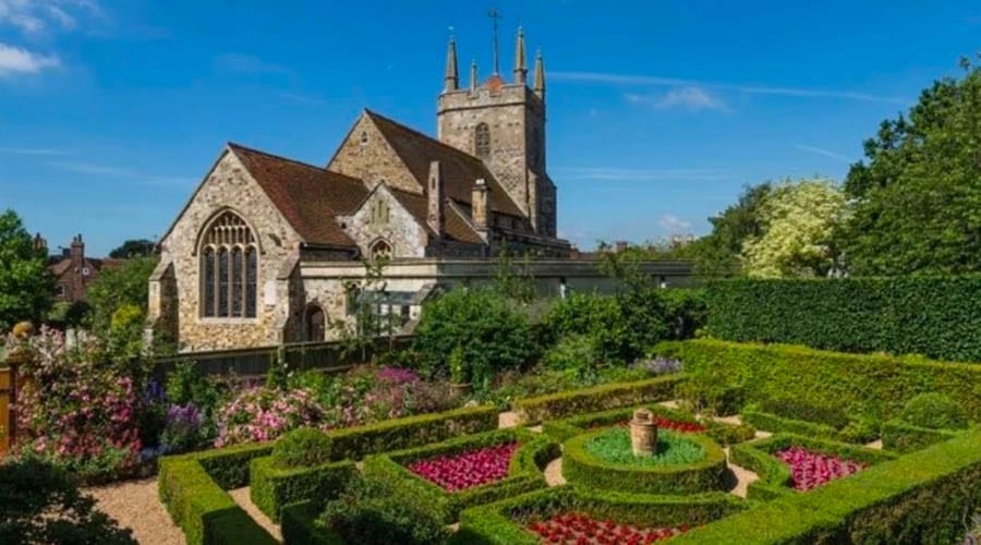 A Reverend’s Residence - £975,000 for Hailsham Grange, Vicarage Road, Hailsham, Wealden, East Sussex, BN27 1BL at Savills auction on 26th March 2020 – Part vacant Grade II* listed Queen Anne former vicarage in East Sussex to be auctioned online (due to the coronavirus outbreak).