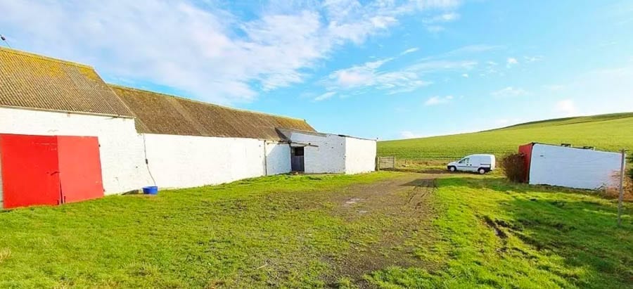 A Seat or a Smallholding? Two seats at the Albert Hall vs. Smallholding – Two seats at the Royal Albert Hall for sale leasehold; their £300,000 price is equivalent to buying a renovated freehold smallholding in Scotland. Agents: Harrods Estates and South West Property Centre.