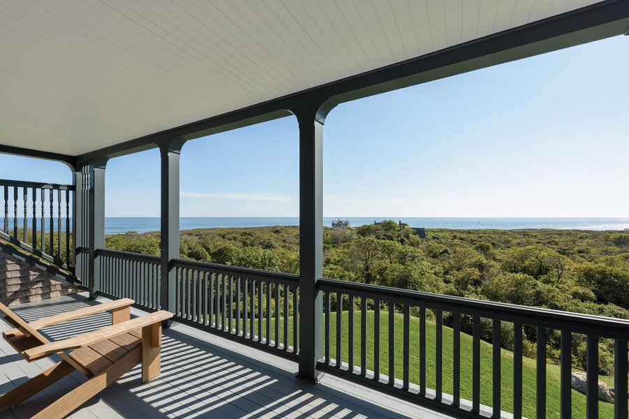 Slashed Seven Sisters – £10.4 million or $12.995 million for Andrews House, 153 Deforest Road, Montauk, New York, NY 11954, United States of America through Sotheby’s International Realty, down from £14.8 million or $18.5 million in 2016 – Famous ‘Seven Sisters’ cottage in Montauk for sale for 30% less than in 2016; the ‘Gilded Age cottage’ was designed by Stanford White, an architect whose murder famously led to the ‘Trial of the Century’ from 1907 onwards.