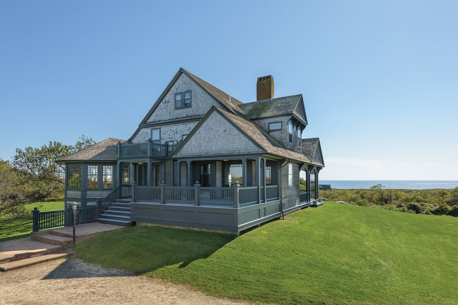 Slashed Seven Sisters – £10.4 million or $12.995 million for Andrews House, 153 Deforest Road, Montauk, New York, NY 11954, United States of America through Sotheby’s International Realty, down from £14.8 million or $18.5 million in 2016 – Famous ‘Seven Sisters’ cottage in Montauk for sale for 30% less than in 2016; the ‘Gilded Age cottage’ was designed by Stanford White, an architect whose murder famously led to the ‘Trial of the Century’ from 1907 onwards.