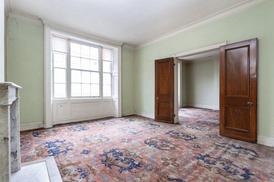 A Set fit for a Peacock – £925,000 for Albany ‘set’ of Christopher Gibbs – Unmodernised ‘set’ in “rule-ridden” Albany, Piccadilly that was the London home of eccentric antiques dealer and ‘King of Chelsea’ Christopher Gibbs for sale – £925,000 for L6 Albany, Albany Courtyard, Piccadilly, Mayfair, London, W1J 0AZ, United Kingdom through GreenHunt.