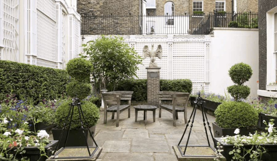 A Set fit for a Peacock – £925,000 for Albany ‘set’ of Christopher Gibbs – Unmodernised ‘set’ in “rule-ridden” Albany, Piccadilly that was the London home of eccentric antiques dealer and ‘King of Chelsea’ Christopher Gibbs for sale – £925,000 for L6 Albany, Albany Courtyard, Piccadilly, Mayfair, London, W1J 0AZ, United Kingdom through GreenHunt.