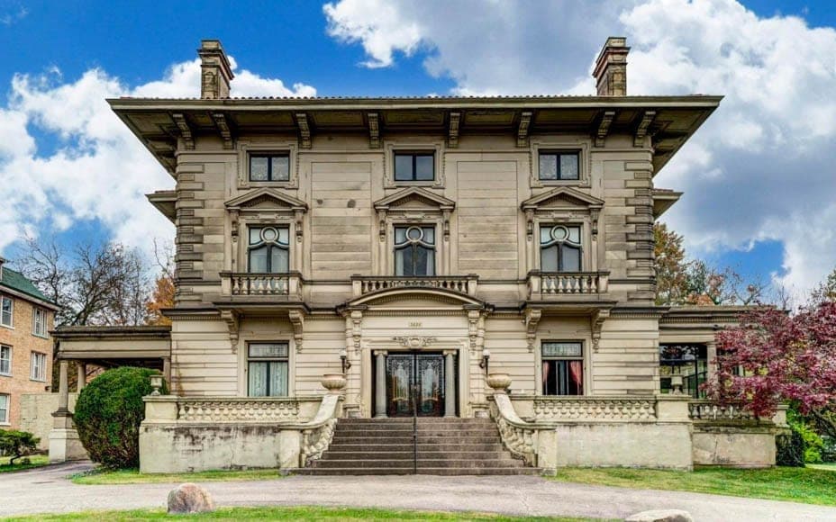 Clocks & Crime – ($599,000 €545,000 or درهم2.2 million) for Herschede Mansion, 3886 Reading Road, North Avondale, Cincinnati, Ohio, OH 45229, United States of America – For sale through agents Coldwell Banker West Shell – Italian Renaissance style mansion in Cincinnati, Ohio for sale; it was built for a clockmaker, home to Burt Reynolds’ first wife Judy Carne’s lawyer and more recently a convicted sexual offender named Ian D. Reynolds.