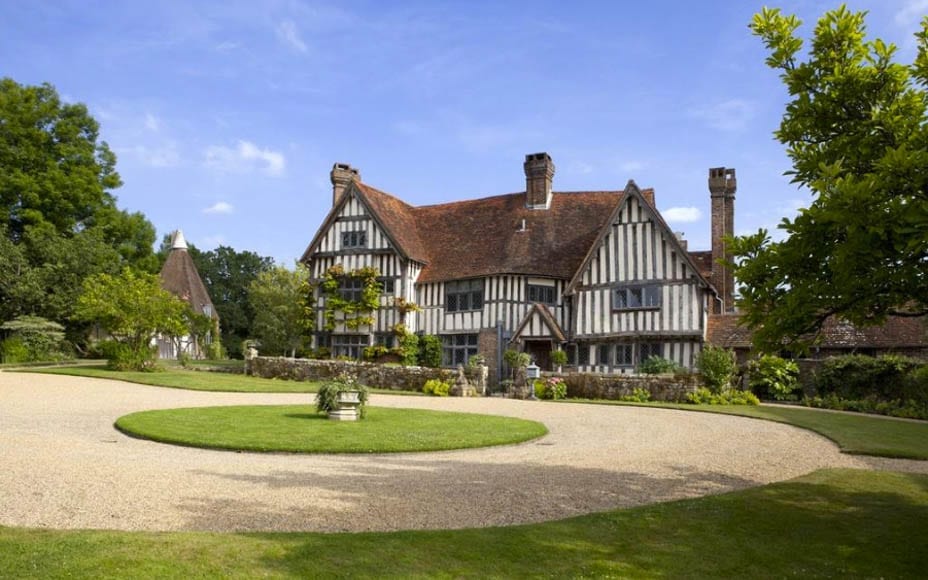 Barbed Manors – Waystrode Manor, Spode Lane, Cowden, Edenbridge, Kent, TN8 7HW – For sale for £3.95 million ($4.81 million, €4.56 million or درهم 17.65 million) through Savills – Neighboring estate to Leighton Manor, owned by EuroMillions winners Neil Trotter and Nikki Ottaway
