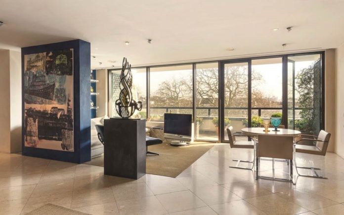 A Sloane Home – Fourth floor penthouse, 90 Eaton Square, Belgravia, London, SW1W 9AG – For sale through Strutt & Parker for £27.5 million ($36.6 million, €31 million or درهم134.5 million) – Part of building that home of Sir William Gilbert (1836 – 1911) from 1907 until 1911 and presented as a 1980s timewarp