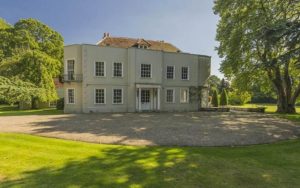 The Stars of Beel – Beel House, Little Chalfont, Amersham, Buckinghamshire, HP7 9QP, United Kingdom – For sale for £3.95 million ($5.29 million, €4.47 million or درهم19.44 million) through Knight Frank – Former home of The Hon. Lady Caroline Cavendish, Colonel Abram Arthur Lyle, Sir Dirk Bogarde, Basil Dearden, Sharon and Ozzy Osbourne, Matt Aitken and Robert Kilroy-Silk