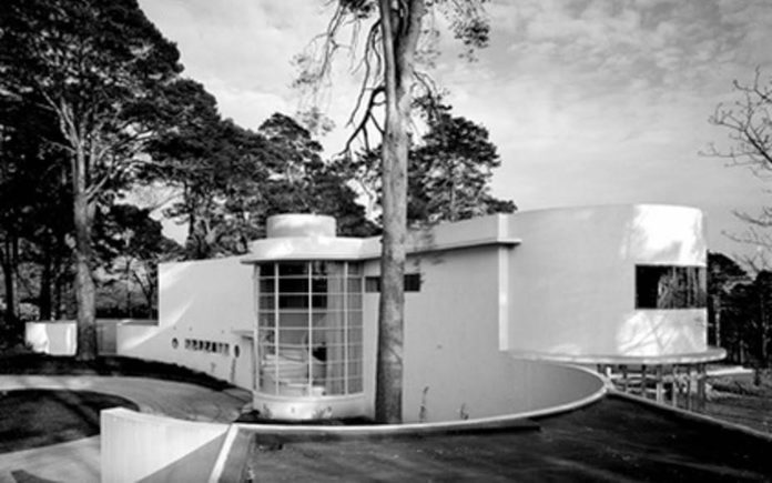 The Cherry on the Cake – Cherry Hill, Portnall Drive, Wentworth Estate, Virginia Water, Surrey, GU25 4NN, United Kingdom - £30 milllion ($37.5 million, €35 million or درهم137.7 million) – For sale through Christie’s International Real Estate – Originally known as Holthanger and built between 1933 and 1936 – Designed by architect Oliver Hill (1887 – 1968) – Adjacent to the fourth fairway of the Wentworth Golf Course