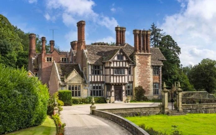 A Wholesome House – Chownes Mead, Chownes Mead Lane, Cuckfield, Haywards Heath, West Sussex, RH16 4BS – For sale with Savills for £5.75 million ($7.17 million, €6.77 million or درهم26.33 million) – The Rt. Hon. The Lord Woolton CH, PC (1883 – 1964) – Kleinwort banking family