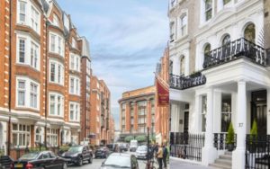 Cupboards by Harrods – Two studio flats near Harrods in Knightsbridge, London, SW3 for sale for extraordinary sums offer ideal homes for pint-sized people – January 2017 – Carter Jonas and Beauchamp Estates – Raised ground floor at Jefferson House, 11 Basil Street at £450,000 ($553,000, €525,000, درهم2.03 million) – Third floor at Beaufort Gardens at £1.65 million ($2.03 million, €1.92 million or درهم7.45 million)