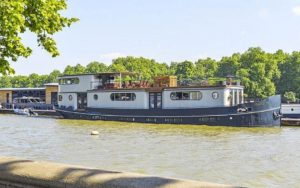 Britain’s Priciest Houseboat – Flagship, Cheyne Walk, Chelsea, SW3 – Thames houseboat moored at Cadogan Pier in Chelsea goes on sale for extraordinary sum of £2.5 million through Knight Frank.