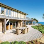 Indoor-and-outdoor-entertaining-areas-merge-together-seamlessly-1