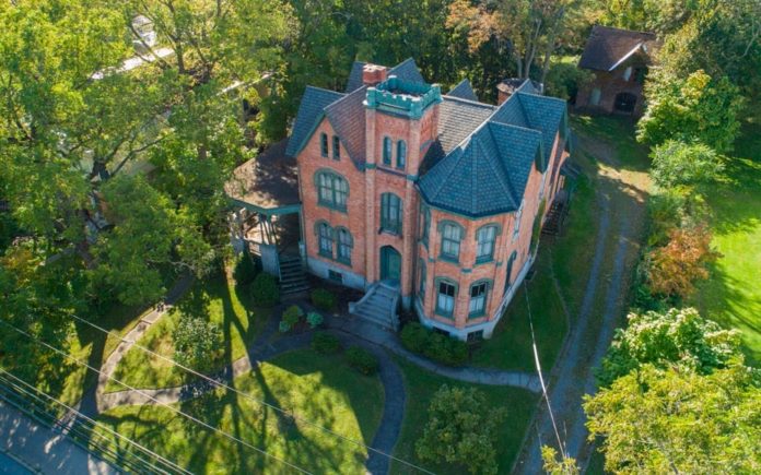 An Electric Mansion - £37,000 for 113 North Street, Auburn, New York – Victorian New York state mansion in the area where the world’s first execution by electric chair occurred goes on sale for just £37,000 –James Seymour Mansion, 113 North Street, Auburn, Cayuga County, New York, NY 13021, United States of America – For sale for £37,000 ($50,000, €45,000 or درهم184,000) with a deadline of 5pm on Wednesday 18th December 2019 through Michael DeRosa.